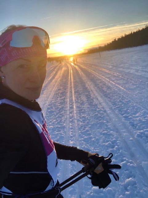 Vasaloppet Öppet Spår 2019 i Spåret med soluppgång i bakgrunden Elin Sterner
